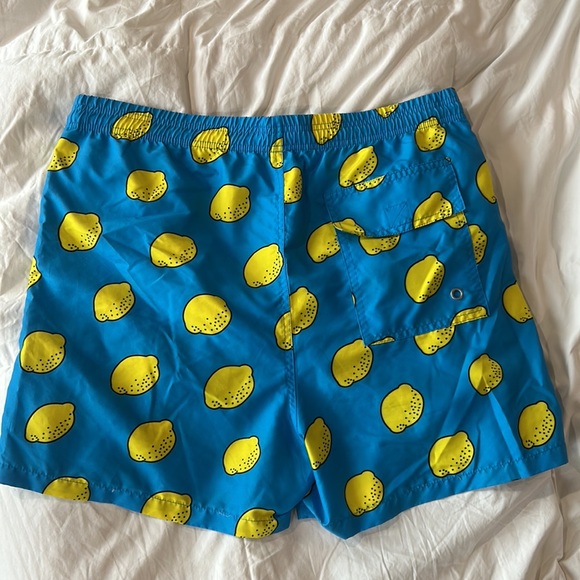 Men’s XL Swim Trunks- blue with yellow lemon - Picture 4 of 4